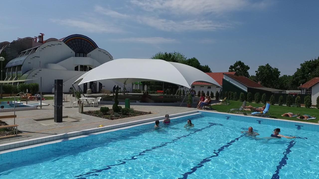 Hőforrás Hotel Gyula Exterior foto